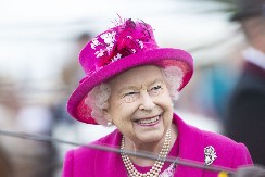 VOLE SKUPE STVARI Objavljena lista poklona za kraljevsku porodicu, kralj Čarls je dobio kola, a pokojna kraljica ovo