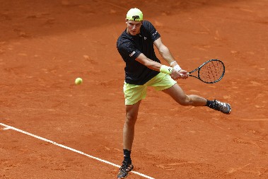 ŠTA SE DEŠAVA SA OVIM ČOVEKOM? Srbinu je zadao jedan od najtežih poraza, a onda je počeo da se bruka gde stigne - doživeo šok na Rolan Garosu, pa dobio "šamar" kod kuće