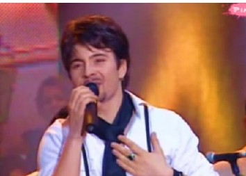 EVO KAKO IZGLEDA SESTRIĆ TOŠETA PROESKOG Krenuo njegovim stopama, otkriveno šta uvek radi na dan njegove pogibije (FOTO)