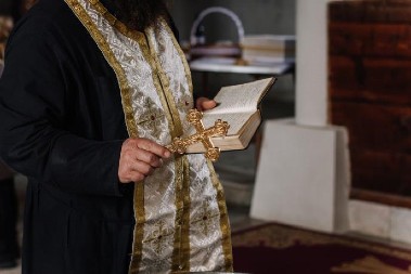 ''OČE, MOLIM VAS, POMOZITE!” Srpkinja zavapila kada je saznala ISTINU o svom budućem mužu, crkva se hitno oglasila!