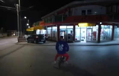 ZAPOSLENI NASRNUO NA NJEGA Naš jutjuber motorom uleteo u prodavnicu i frapirao javnost, isplivao i snimak