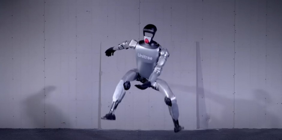 ROBOT PODIVLJAO I IZGUBIO KONTROLU Sve se desilo bez upozorenja - ljudi se sklanjali u panici