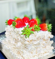 VOĆNI KOLAČ SA BELOM ČOKOLADOM Savršen za tople dane, oduševiće vas od prvog zalogaja