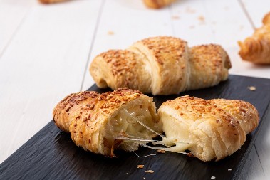 KROASANI SA SIROM U isto vreme hrskavi i mekani kao duša, za doručak koji se pamti