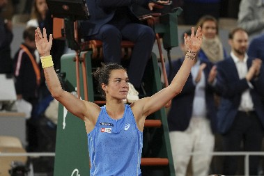 SENZACIJA KAKVU ROLAN GAROS NE PAMTI Prošle godine sedela u kolicima, a sada će igrati polufinale drugog grend slema sezone