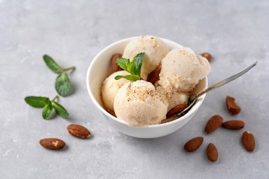 DOMAĆI SLADOLED OD BADEMA Osvežiće vas i zasladiti u momentu, a treba vam samo nekoliko sastojaka