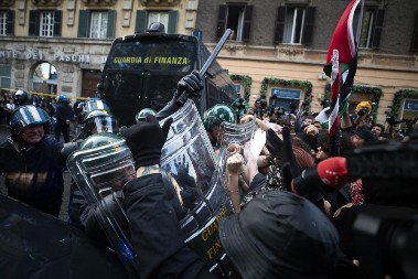 NOVI ZAKON ZA PROTESTE! BLOKIRANJE PUTEVA JE OD SADA KRIMINAL: Poslanici doneli novu odluku u Italiji, nastao HAOS