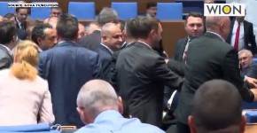 JANIČARI SAHRANJUJU NAŠU DRŽAVU! Tuča poslanika u Bugarskom parlamentu na sednici posvećenoj uvođenju evra! (VIDEO)