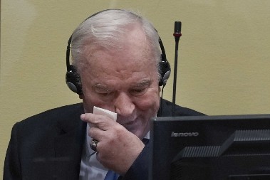 RATKO MLADIĆ JE NA SAMRTI Oglasio se sin: To su mi rekli haški lekari!