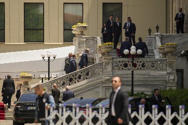 "IZDAJNICI" SU NA VRHU VLASTI! Mihail Hazin otkriva mračne tajne: Kako su preuzeli vlast u Rusiji?