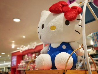 MAČKA POJELA TOJOTU Helou Kiti senzacionalno prešišala automobilskog giganta