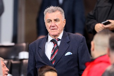 NEKADA JE ŽARIO I PALIO TERENIMA ŠIROM SVETA Legendarni golgeter veruje u pobedu Srbije u Albaniji