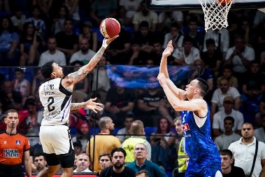 CRNO-BELI NA KRILIMA NESTVARNE POBEDE ŽELE NOVI BREJK Evo gde možete gledati drugi meč Budućnosti i Partizana u finalu ABA lige