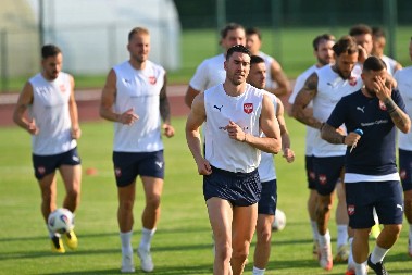 DRAMA DOSTIŽE VRHUNAC Biće pakleno u Tirani: Evo ko je favorit na meču Srbije i Albanije: Da li ste ovo očekivali?