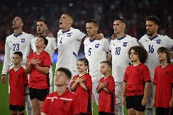 SKANDAL KAKAV SE NE PAMTI Albnaci prevršili svaku meru, deca pokazivala dvoglavog orla dok je ceo stadion izviždao himnu Srbije (VIDEO)