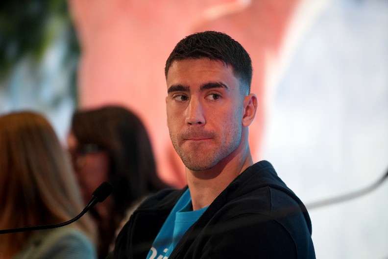 MNOGI SU MISLILI DA JE STARIJI Evo koliko godina ima Dušan Vlahović, prvi profesionalni ugovor potpisao sa samo 15!