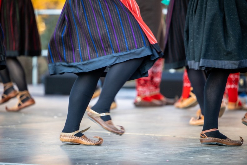 NEMA LETA DOK SRBI NE ZAIGRAJU KOLCE U PARALIJI Jedni kažu „Predivno“, drugi „Primitivizam“