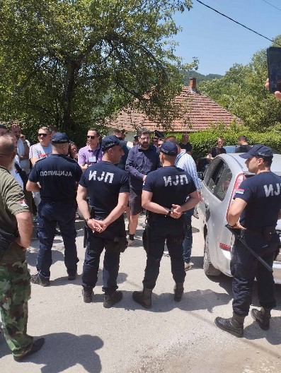 OPOZICIJA NE DA NARODU DA GLASA! Lazović, Štimac, Parandilović i drugi blokiraju ulice Kosjerića (FOTO)