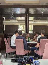 LAZOVIĆ I EKIPA SELI NA ĆEVAPE Građani Kosjerića i Zaječara glasaju, a oni žderu! (VIDEO)