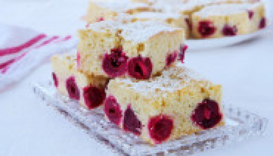 ŽUTI KOLAČ SA VIŠNJAMA Brzi desert koji osvežava u trenu, po receptu koji se prenosio generacijama