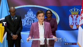 "PRVI PUT U ISTORIJI NAŠIH ODNOSA DA IMAMO OVAKVU POSETU" Brnabić posebno naglasila: Fransis je založio svoj autoritet i ispunio obećanje (VIDEO)