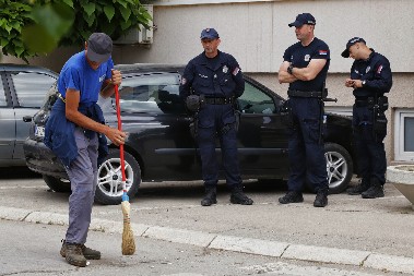 STIGLA REAKCIJA KOJA ĆE ZNAČITI SVIM NOVINARIMA KOJI SU JUČE PROŠLI KROZ "TOPLOG ZECA" Osuda za sve uvrede i šikaniranja koje su pretrpeli