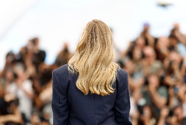 ZBOGOM DUGOJ PLAVOJ KOSI Skarlet Džohanson šokirala pojavom, drastično skratila pramenove, i to nije sve