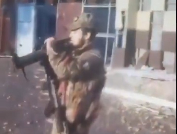 ČEČENSKI VOJNIK NAPRAVIO PAKAO U SUDŽI! Razneo grad, pa nastradao u jurnjavi sa policijom! (VIDEO)