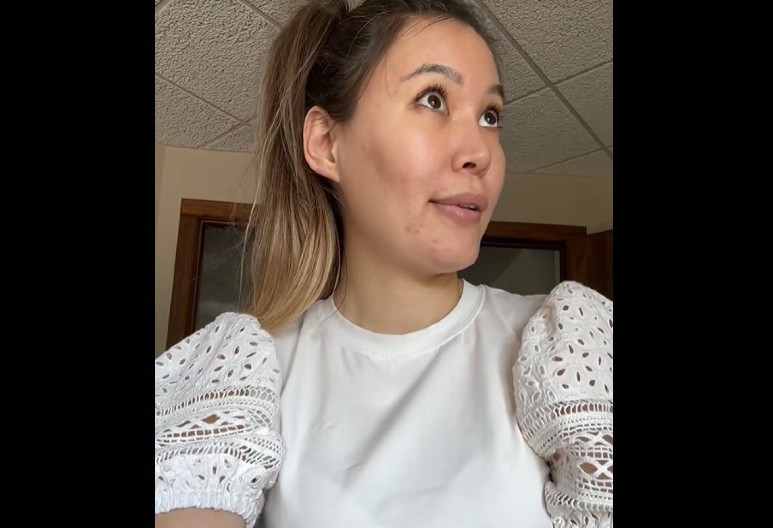 ODBILI JE NA RAZGOVORU ZA POSAO ZBOG ODEĆE Žena pokazala šta je obukla i pokrenula raspravu, mislite li da je ovo pristojno?