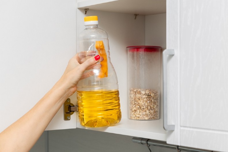 GDE VAM STOJI ULJE U KUHINJI? Na jedno mesto ga nikako ne stavljajte, može brzo da užegne!