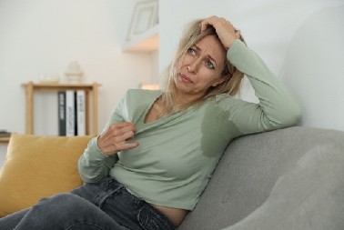 NIJE SVAKO ZNOJENJE OD VRUĆINE  Nema veze ni sa menopauzom, a evo kada bi trebalo da izvadite krvnu sliku