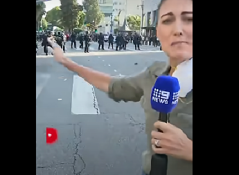 NOVINARKA PRIŠLA POLICIJI, PA DOBILA METAK U NOGU! Isplivao snimak haosa u Americi, žena prestravljena zajaukala! (VIDEO)