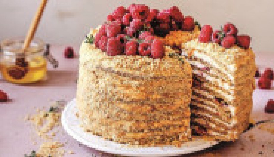 MEDOVIK TORTA PO RECEPTU ZA POČETNIKE Lako i brzo, svako može da je napravi