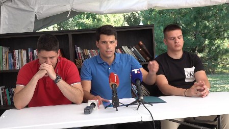 EVO I DOKAZA DA BLOKADERI PRETE NASILJEM NA VIDOVDAN! Studenti koji žele da uče ne pomeraju se sa svojih mesta!