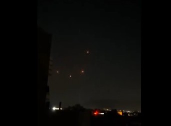 NEBO GORI: Rakete lete ka Tel Avivu, detonacije i u Jordanu! (VIDEO)