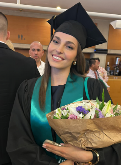 DŽEJLA RAMOVIĆ DIPLOMIRALA NA FAKULTETU! Studirala u inostranstvu, a evo šta je po struci (FOTO)