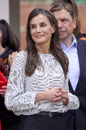 PRONAŠLI SMO SAVRŠENI LETNJI AUTFIT ZA ŠETNJU PO KNEZU  I kraljica Leticija ga obožava, uvek ćete u njemu biti primećene