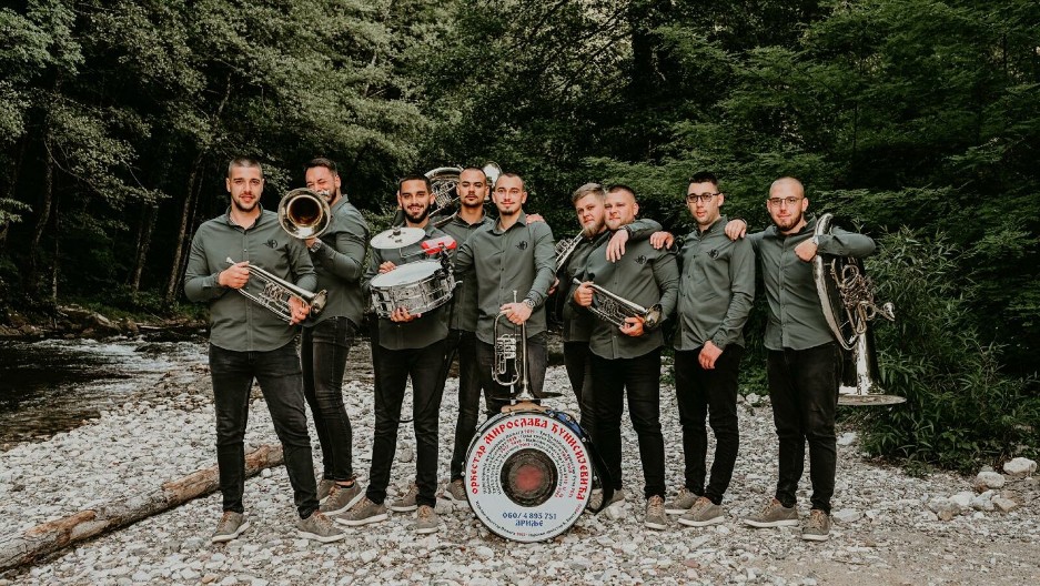 KONCERT ORKESTRA MIROSLAVA ĐENISIJEVIĆA ISPRED KULTURNOG CENTRA SRBIJE U PARIZU Prethodi mu zanimljivo predavanje o trubi i Dragačevu