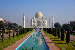 TADŽ MAHAL JE SPOMENIK VELIKOJ LJUBAVI I JEDNO OD 7 SVETSKIH ČUDA Nastao je na neverovatan način, a ljudi mu se dive vekovima