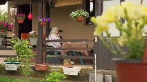 "ŠTA SAM BOGU ZGREŠILA DA DOBIJEM OVAKVO DETE?" Bolne reči naše pevačice, ne može više da se bori: "Razmišljam da ga dam u dom"