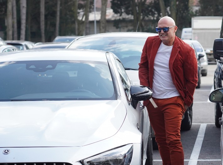 "LEČIO SAM SE GODINU DANA, HEMIOTERAPIJE SU BILE AGRESIVNE" Mili prvi put progovorio o opakoj bolesti: "Išao sam sa sve braunilama u rukama"