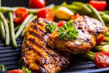 GRILOVANA LAGODNOST Piletina i šareno povrće za vrele dane