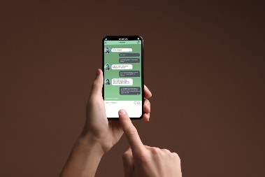 PROGRAMER SAZNAO DA JE OTPUŠTEN NA NAJGORI MOGUĆI NAČIN Direktor greškom poslao poruku SVIMA - a onda je usledila drama!