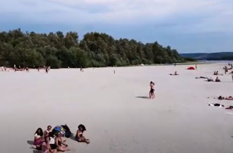 ZOVU GA „SRPSKI TAJLAND“ Skriveno ostrvo sa peščanom plažom, savršeno za leto (VIDEO)