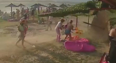 SRUČILO SE NEBO U OVOM DELU SRBIJE Izbilo strašno nevreme, u sekundi se sve smračilo (VIDEO)