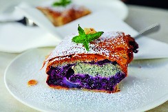 ŠTRUDLA SA BOROVNICAMA Prava letnja poslastica koja će vas osvežiti u trenu