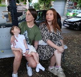 FUDBALERI POSLE TURNIRA NA GALENICI POKLONILI NAGRADE NEMANJI (8) KOJI JE IMAO TEŠKU UPALU MOZGA Akcija izazvala ovacije (FOTO I VIDEO)