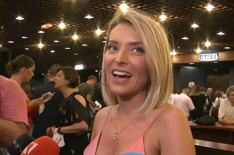 JELA JE "KAMPANJSKI" I SVE SE ODMAH ODRAZILO NA NJENU LINIJU Prepolovićete se sa Anđelkinom dijetom, jedan jutarnji napitak joj mnogo pomogao