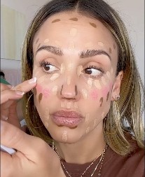 LAGANA ŠMINKA ZA VRELE LETNJE DANE U par poteza postignite savršen izgled holivudske dive