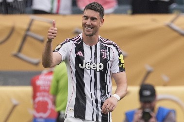 NA POMOLU TRAMPA LETA Juventus šalje Vlahovića u Premijer ligu?